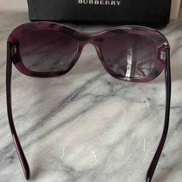 Burberry Trench BE4081 Sunglasses in Plum Marble with Dark Grey Gradient Lenses Burberry Trench BE4081 Sunglasses in Plum Marble with Dark  main image 4